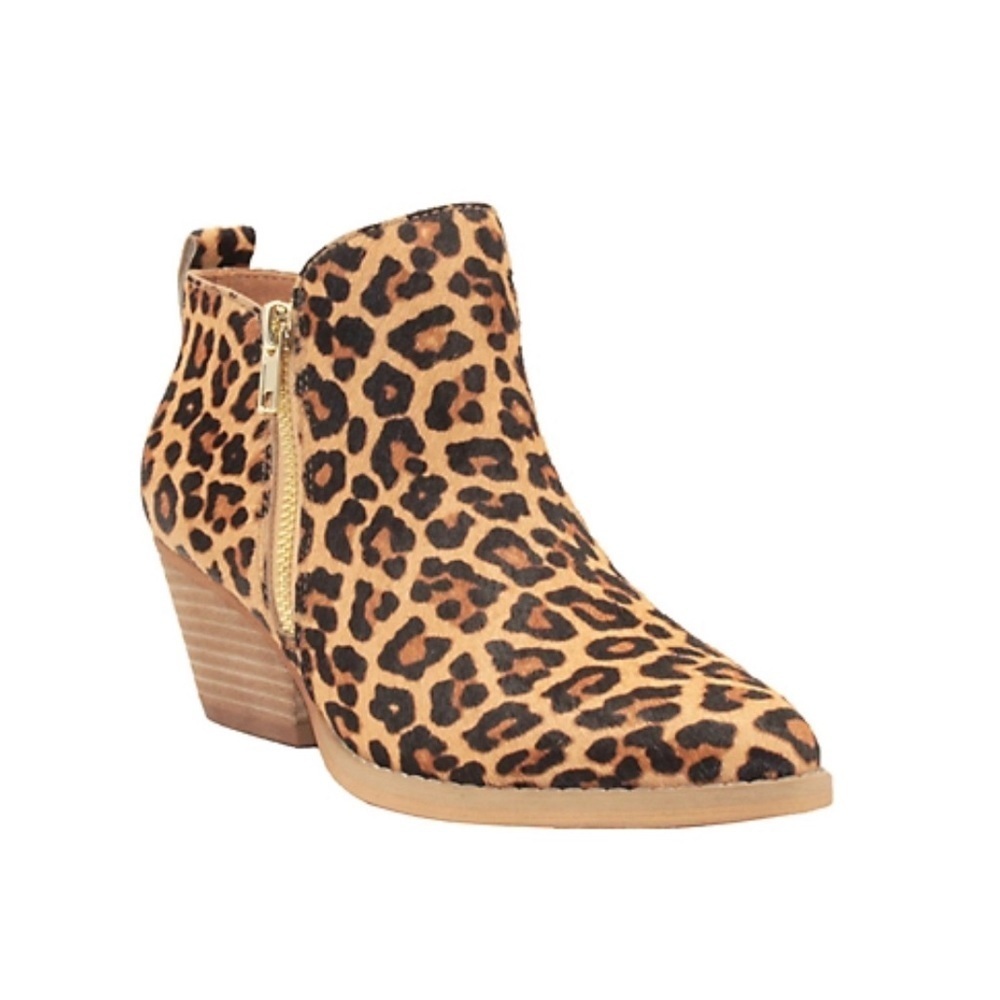 Very Volatile Women Shoes Calf Hair Leopard Print Gracemont Booties Size 6.5 NEW